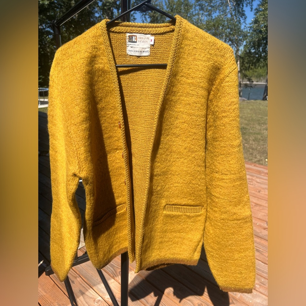 Vintage Sweater - Sunflower Yellow - M - 100% Virgin Wool - Milwaukee Knit